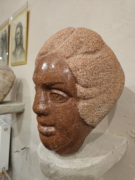 Iepazīstam Dundagas pili Talsu novadā, kas piedāvā naktsmītni, TIC, izstādes un konferenču telpas 380119