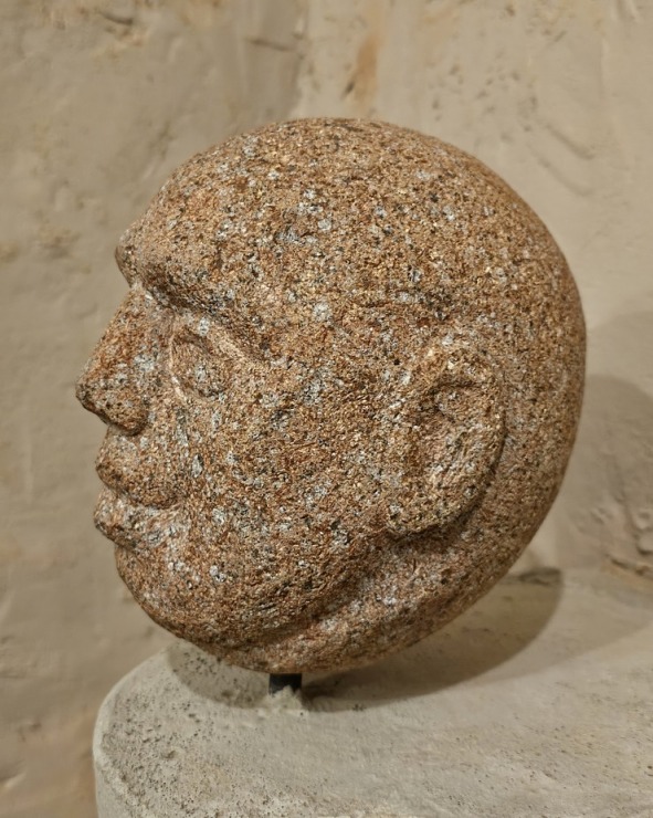 Iepazīstam Dundagas pili Talsu novadā, kas piedāvā naktsmītni, TIC, izstādes un konferenču telpas 380122