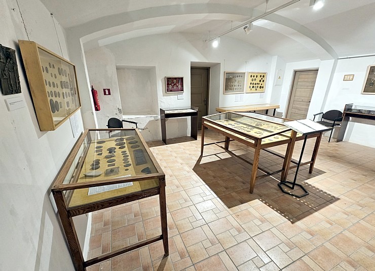 Iepazīstam Dundagas pili Talsu novadā, kas piedāvā naktsmītni, TIC, izstādes un konferenču telpas 380126