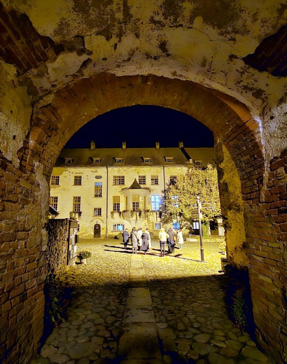 Iepazīstam Dundagas pili Talsu novadā, kas piedāvā naktsmītni, TIC, izstādes un konferenču telpas 380101