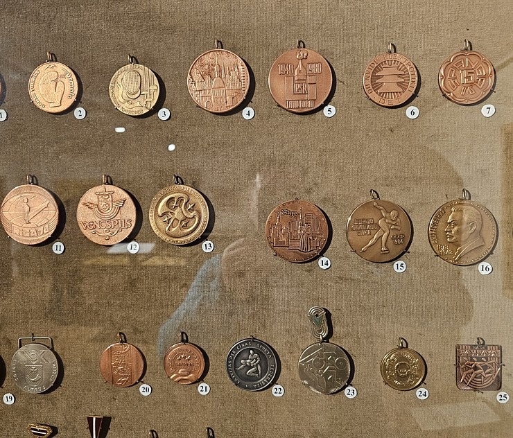 Iepazīstam Dundagas pili Talsu novadā, kas piedāvā naktsmītni, TIC, izstādes un konferenču telpas 380128