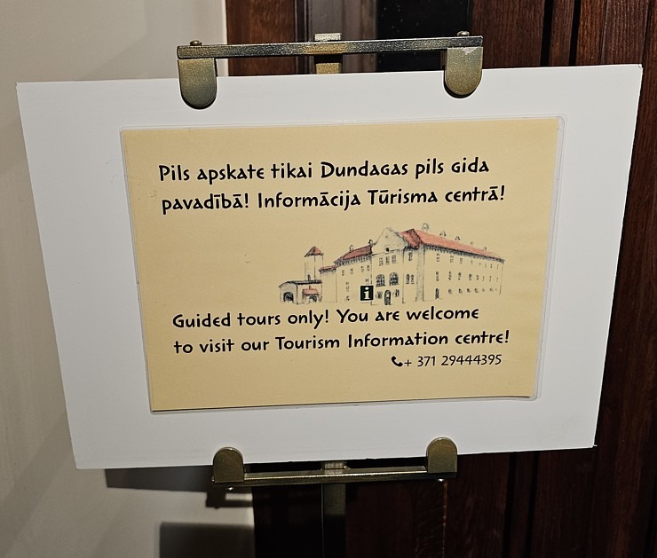 Iepazīstam Dundagas pili Talsu novadā, kas piedāvā naktsmītni, TIC, izstādes un konferenču telpas 380137