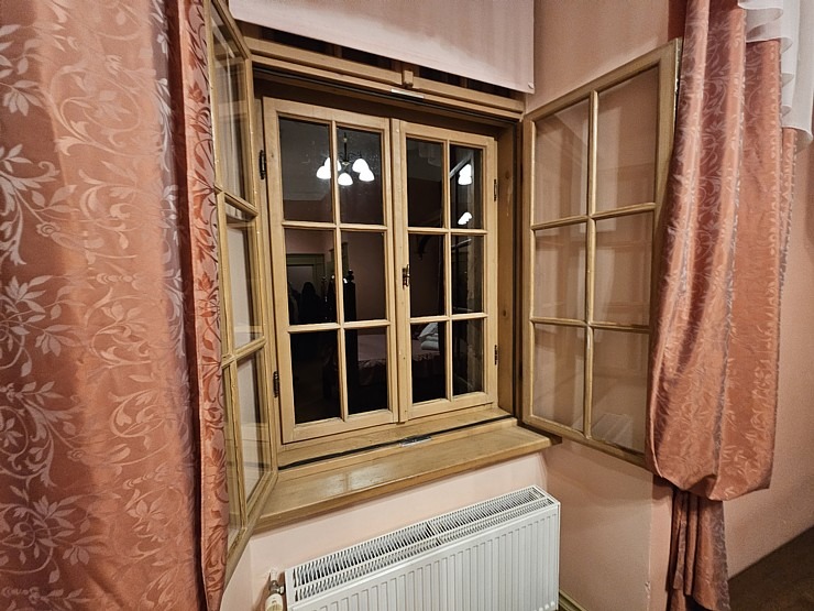 Iepazīstam Dundagas pili Talsu novadā, kas piedāvā naktsmītni, TIC, izstādes un konferenču telpas 380145