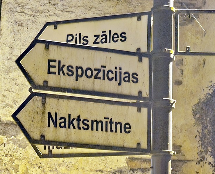 Iepazīstam Dundagas pili Talsu novadā, kas piedāvā naktsmītni, TIC, izstādes un konferenču telpas 380103