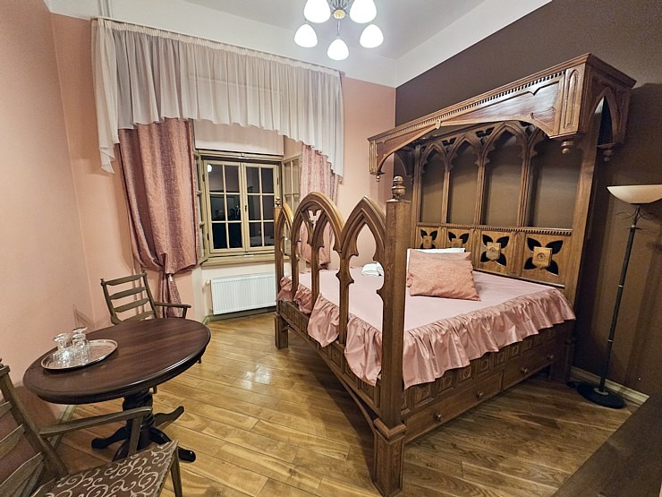 Iepazīstam Dundagas pili Talsu novadā, kas piedāvā naktsmītni, TIC, izstādes un konferenču telpas 380106