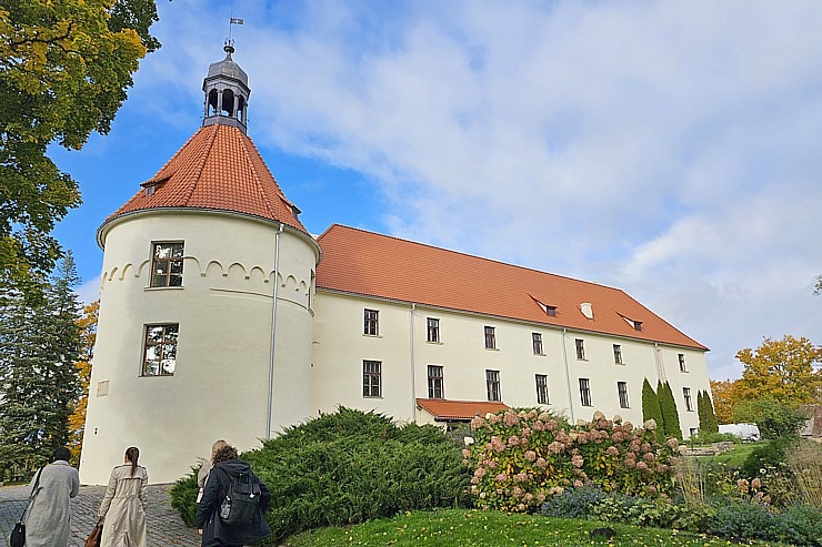 Izbaudām Jaunpils pils kroga pusdienu piedāvājumu Tukuma novadā 380149