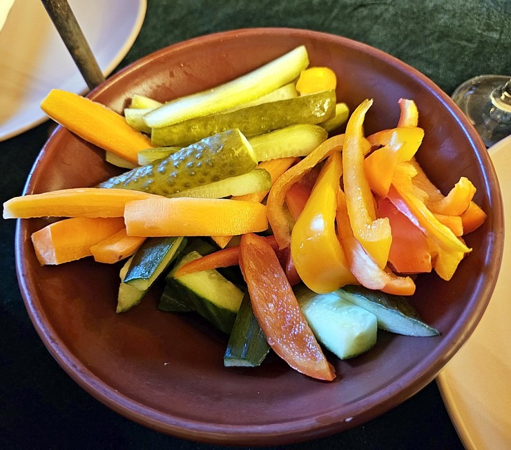 Izbaudām Jaunpils pils kroga pusdienu piedāvājumu Tukuma novadā 380158