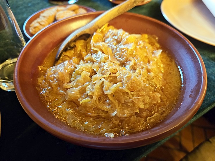 Izbaudām Jaunpils pils kroga pusdienu piedāvājumu Tukuma novadā 380160