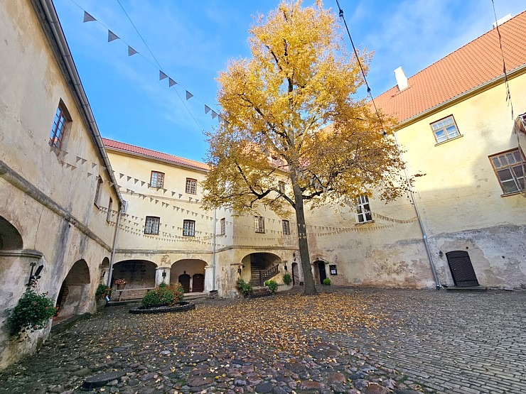 Izbaudām Jaunpils pils kroga pusdienu piedāvājumu Tukuma novadā 380151