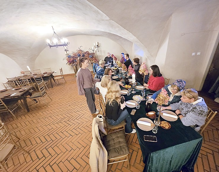 Izbaudām Jaunpils pils kroga pusdienu piedāvājumu Tukuma novadā 380156