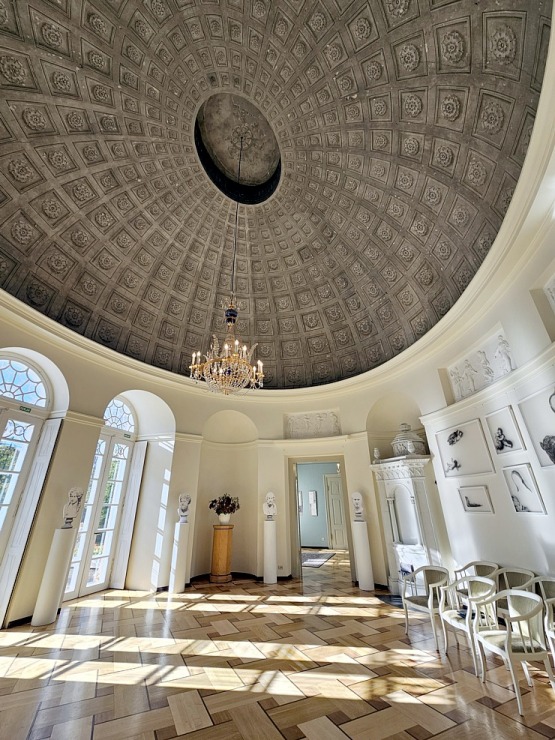 Iepazīstam klasicisma stila Jaunauces pili Saldus novadā 380255