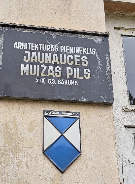 Iepazīstam klasicisma stila Jaunauces pili Saldus novadā 380231