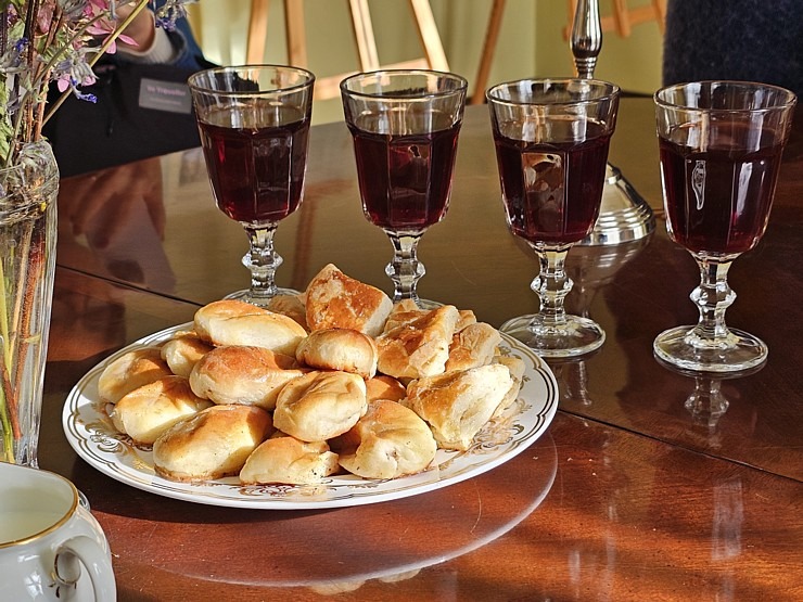 Iepazīstam klasicisma stila Jaunauces pili Saldus novadā 380276