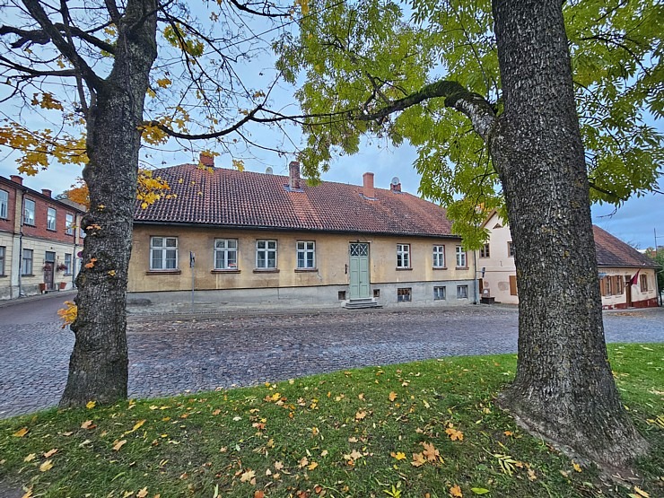 Pēcpusdienas pastaigā iepazīstam UNESCO Pasaules mantojuma sarakstā iekļauto Kuldīgu 380486