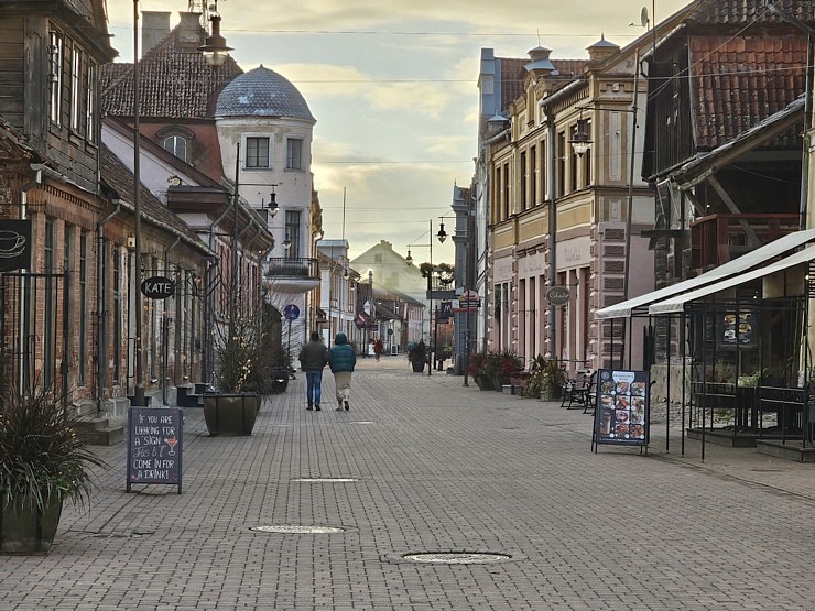 Pēcpusdienas pastaigā iepazīstam UNESCO Pasaules mantojuma sarakstā iekļauto Kuldīgu 380489