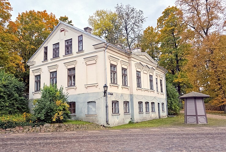 Pēcpusdienas pastaigā iepazīstam UNESCO Pasaules mantojuma sarakstā iekļauto Kuldīgu 380497