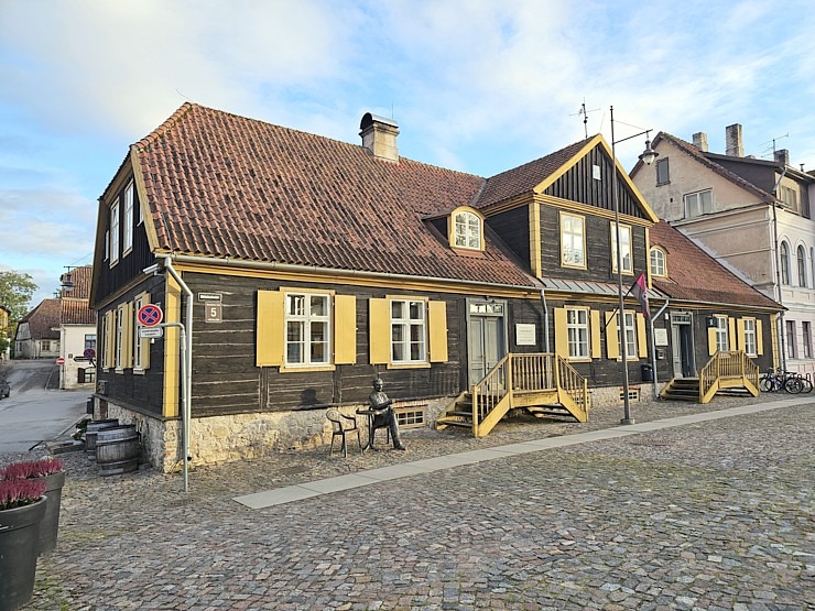 Pēcpusdienas pastaigā iepazīstam UNESCO Pasaules mantojuma sarakstā iekļauto Kuldīgu 380506