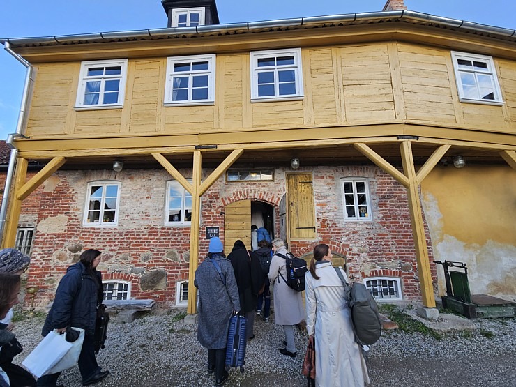 Pēcpusdienas pastaigā iepazīstam UNESCO Pasaules mantojuma sarakstā iekļauto Kuldīgu 380507