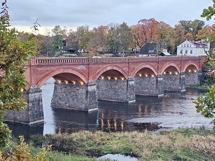 Pēcpusdienas pastaigā iepazīstam UNESCO Pasaules mantojuma sarakstā iekļauto Kuldīgu 380477