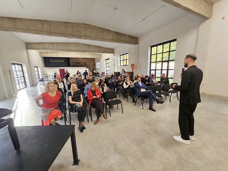 Apmeklējam radoši industriālo Kaļķu ielas kvartālu Kuldīgā 380531