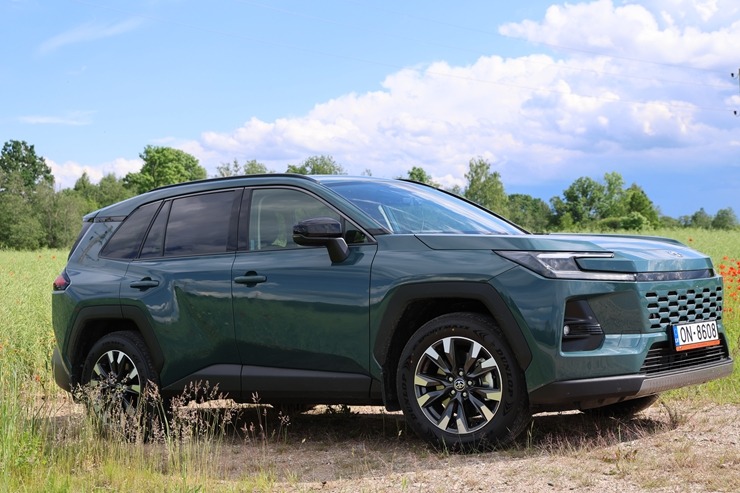 Travelling across Latvia in cooperation with SIXT Latvia and Toyota RAV4 (from 30 euros per day)
