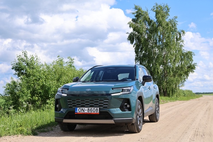 Apceļojam Latviju sadarbībā ar «SIXT Latvia» un «Toyota RAV4» (no 30 eiro dienā) 395821