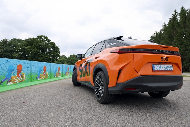 In partnership with «SIXT Latvia» and the Lexus RZ 500e (from €855 per month), we discover the wall painting «The First Ride»
