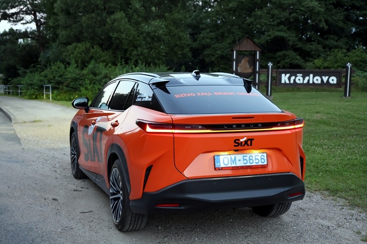 Sadarbībā ar «SIXT Latvia» un «Lexus RZ 500e» (no 850 eiro mēnesī) apceļojam Krāslavas novadā 395968