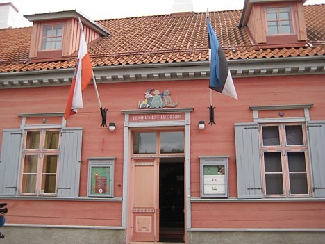Rotaļlietu muzejs atrodas Tartu (Igaunijā), Lutsu 8, kura ekspozīcijā ir rotaļlietas ne tikai no Igaunijas, bet arī no visas pasaules 25779