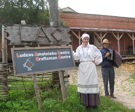 Lai piedalītos Dižajā Baltijas apceļošanas akcijā ir jābildējas pie Latgales amatniecības centra zīmes. Sīkāka informācija: www.greatbaltic.eu 26217