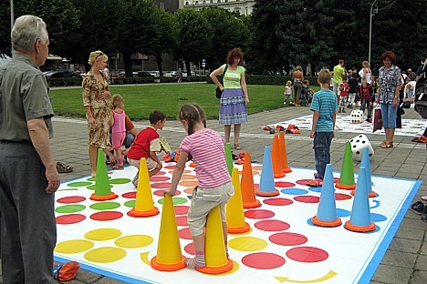Esplanādes parkā vislielākā izvēle bija tieši bērniem, jo šeit bija Milzu Spēļu parks. Tajā apmeklētāji varēja iesaistīties spēļu maratonā un piedalīt 26544