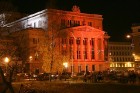 Mūzikas skaņas, Latvijas Nacionālā opera. Vakaros, kad beidzas izrādes un skatītāji dodas mājup, Operas nams atdzīvojas. Skaņas, kas palikušas namā, s 1