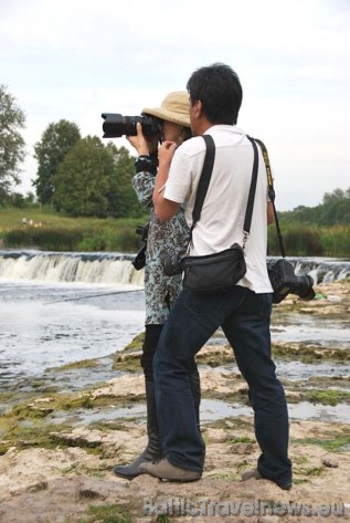 Fotogrāfēt seno tiltu un platāko ūdenskritumu Eiropā - Ventas rumbu ir īpaši 36035