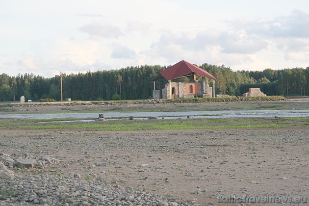 Sv.Meinarda sala ar pirmās mūra celtnes Baltijā - baznīcas drupām 36119