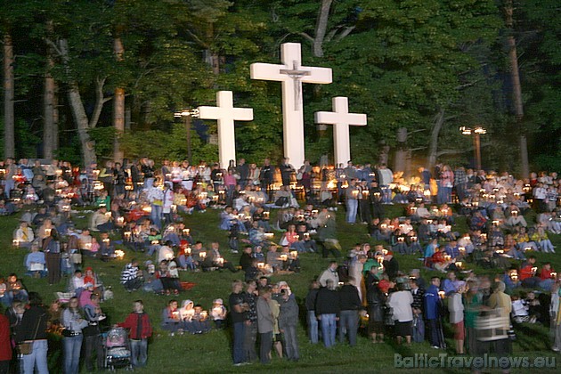 14.08.2009 daudzi ticīgie pulcējās Aglonas Bazilikā pulksten 22:00 uz Tautas Krusta ceļu 14.08.2009 daudzi ticīgie pulcējās Aglonas Bazilikā pulksten 22:00 uz Tautas Krusta ceļu 36129