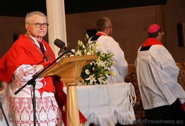 Romas katoļu baznīcas arhibīskaps Jānis Pujāts aicina Latvijas iedzīvotājus vairāk pievērsties Dievam un saviem spēkiem Romas katoļu baznīcas arhibīskaps Jānis Pujāts aicina Latvijas iedzīvotājus vairāk pievērsties Dievam un saviem spēkiem 36136