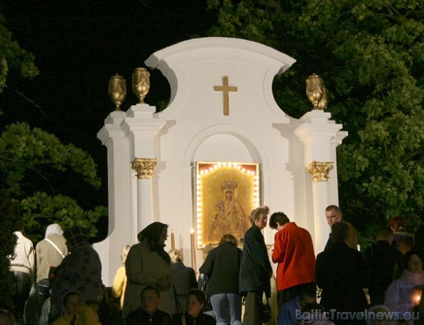 Lielāko attālumu (1800 kilometrus) uz Vissvētākās Jaunavas Marijas Debesīs uzņemšanas svētkiem Aglonā mērojusi Katoļu studentu apvienība no Vācijas pi 36138