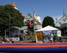 Akrobāti demonstrēja dažāda līmeņa trikus un lecienus 4