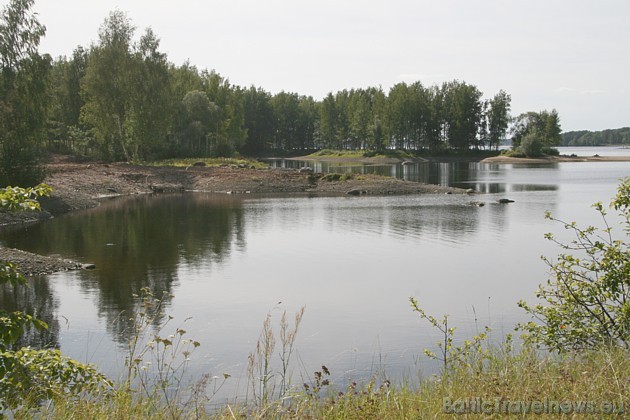 Daugava ir atkāpusies no Kokneses salas krastiem. Likteņdārzs top kā kultūrvēsturiska piemiņas vieta, kas iemūžinās Latvijas tautas piemiņu, kas kļuvu 36329