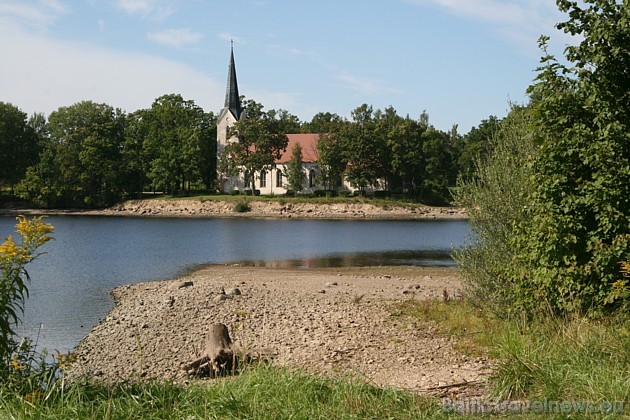 Skats no salas uz Kokneses baznīcu. Latviešu tauta pēdējos simts gados - 20. gadsimtā - ir zaudējusi vairāk nekā 600 000 cilvēku. Kari, deportācijas u Skats no salas uz Kokneses baznīcu. Latviešu tauta pēdējos simts gados - 20. gadsimtā - ir zaudējusi vairāk nekā 600 000 cilvēku. Kari, deportācijas u 36330