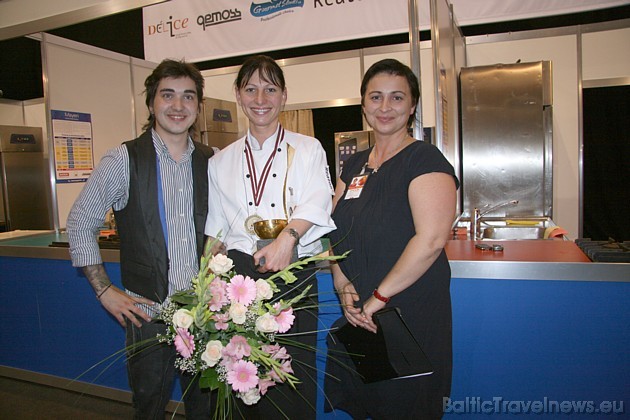Latvijas 2009.gada pavāre Terēze Kondrate kopā ar restorāna Mama vadītāju Inesi Vīcupi un pavāru Aleksandru Žiļugs 36792