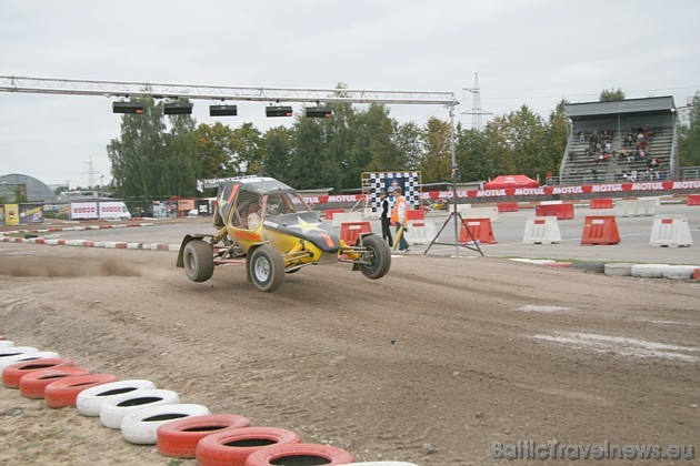 Sacensībās piedalījās divkārtējais Latvijas rallija čempions Matīss Mežaks, kā arī nemazāk pieredzējušie rallija piloti Ivo Ķilpis un Andris Kaļķis. 37064