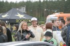Latvijas čempions motokrosā Mārtiņš Aleksandrovičs kopā ar draudzeni uzzin, ka sacensības var turpināt, jo klasifikācijā iekļūst ar numuru 8, kuri drī 19