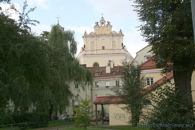 Viļņa ir populāra kultūras tūristu vidū ar neskaitāmām baznīcām un iekšmāju pagalmiem 37118