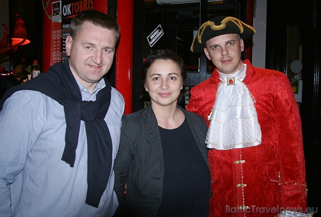 Restorāna Fīlings direktore Inese Vīcupa un divi latgaļi - Aivars Mackevičs (BalticTravelnews.com direktors) un apsargs Aleksandrs Beļskis Restorāna Fīlings direktore Inese Vīcupa un divi latgaļi - Aivars Mackevičs (BalticTravelnews.com direktors) un apsargs Aleksandrs Beļskis 37449