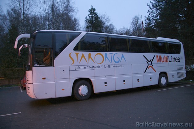 Katru vakaru (14.11-18.11.2009) no Vecrīgas uz Brīvdabas muzeju kursēs autobuss pa maršrutu Strēlnieku laukums - Arēna Rīga - Brīvdabas muzejs  (17.20 38194