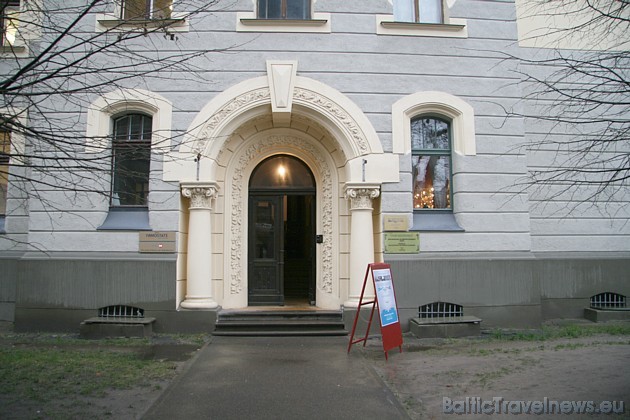 Rīgas Jūgendstila muzejs, kas tika atklāts 2009.gada 23.aprīlī, atrodas Alberta ielā 12, Rīgā 38459