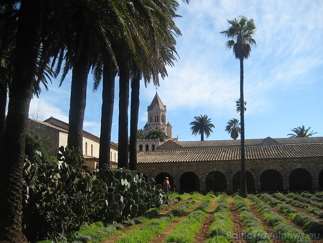 Cilvēki šeit dodas, lai apskatītu mūku klosteri, St.Honorat cietoksni, izbaudītu dabu, mieru un harmoniju 41959