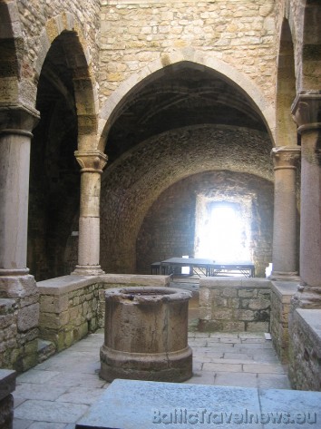 VI gadsimta sākumā Lérins salas kļuva par slavenāko klosteri kristīgajā pasaulē. Šajā laikā klosterī dzīvoja ap 500 mūkiem 41962