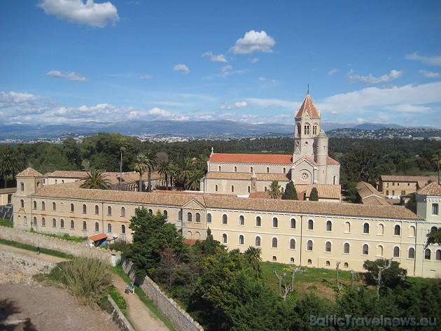 Savā laikā klosterī dzīvojuši tādi pazīstami mūki kā svētais Patriks, kas pārcēlās šurp no Īrijas, bīskaps Sv. Hilaire no pilsētas Arles, Sv. Cassian, 41963